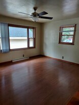 546 Pearl Ave, Unit Rear Unit in Loves Park, IL - Building Photo