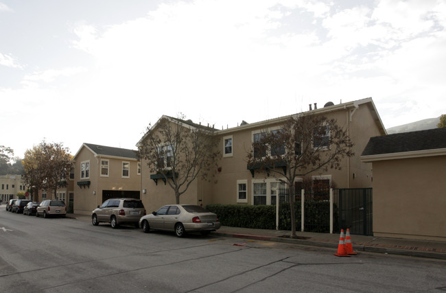 Visitacion Garden Apartments in Brisbane, CA - Building Photo - Building Photo