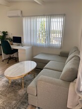 1813 11th St, Unit 3 in Manhattan Beach, CA - Building Photo - Building Photo