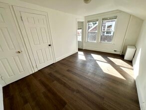 9924 Ascan Ave in Forest Hills, NY - Foto de edificio - Building Photo