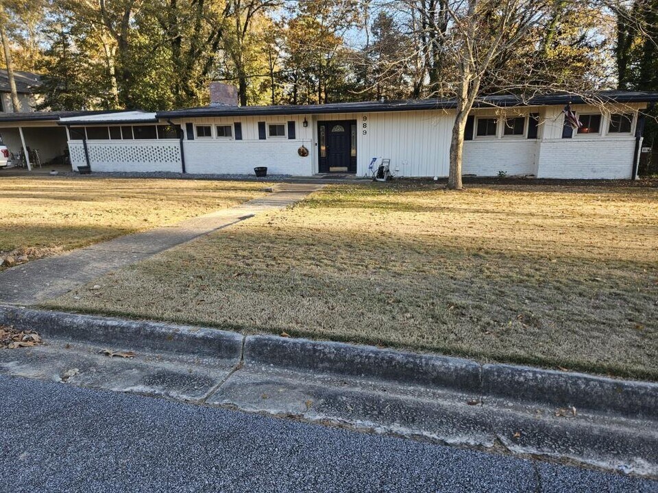 989 Rudolph St in Gainesville, GA - Building Photo