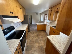 616 E Collins St in Goldendale, WA - Building Photo - Building Photo