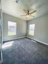 506 Robinson St photo'