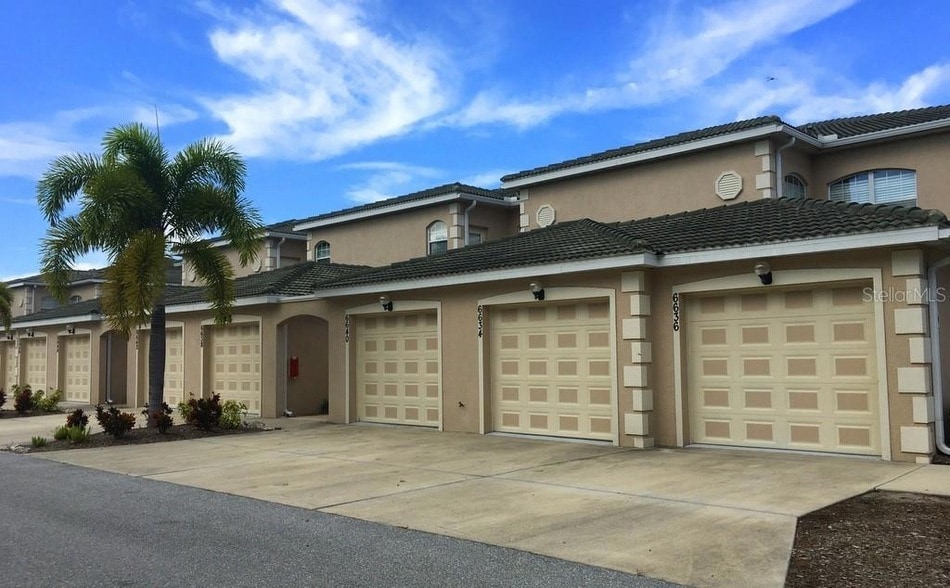 6640 7th Ave Cir W, Unit 1-1211 in Bradenton, FL - Building Photo