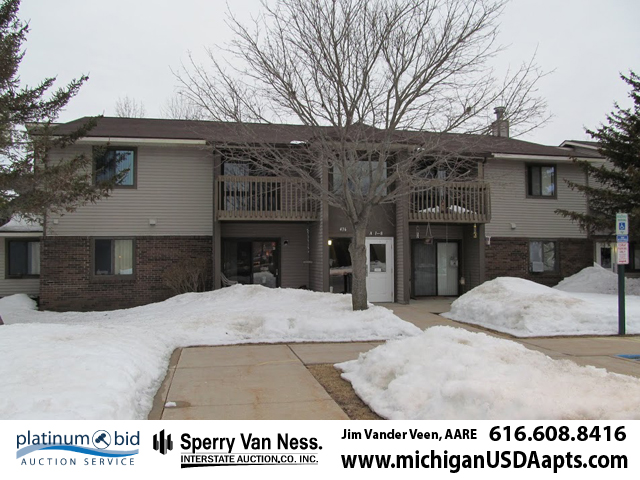 Harbor Lake Apartments in Cheboygan, MI - Building Photo