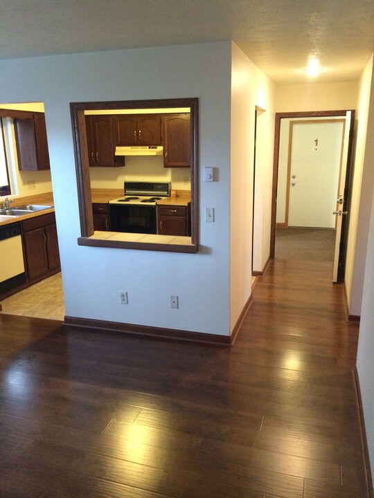 Immaculate Updated 2 Bedroom in Rockford, IL - Building Photo