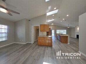 5012 Cypress Trace Dr in Tampa, FL - Building Photo - Building Photo