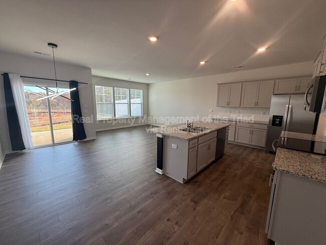 1563 Amberview Ln in Kernersville, NC - Building Photo - Building Photo