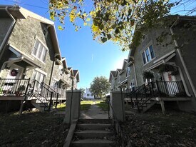 302 S 12th St, Unit 5 in New Castle, IN - Building Photo