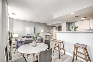 The Delmonte in St. Louis, MO - Building Photo