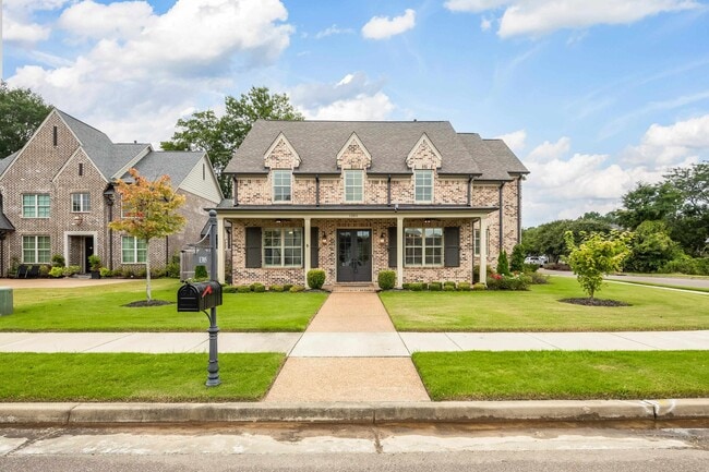 property at 1385 Belfair Dr