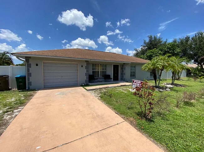 104 NE 15th Pl in Cape Coral, FL - Building Photo - Building Photo