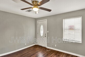 4515 Melvin Cir E in Jacksonville, FL - Building Photo - Building Photo