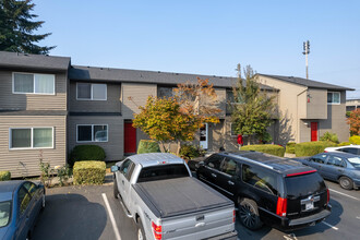 12420 1st Ave W in Everett, WA - Foto de edificio - Building Photo