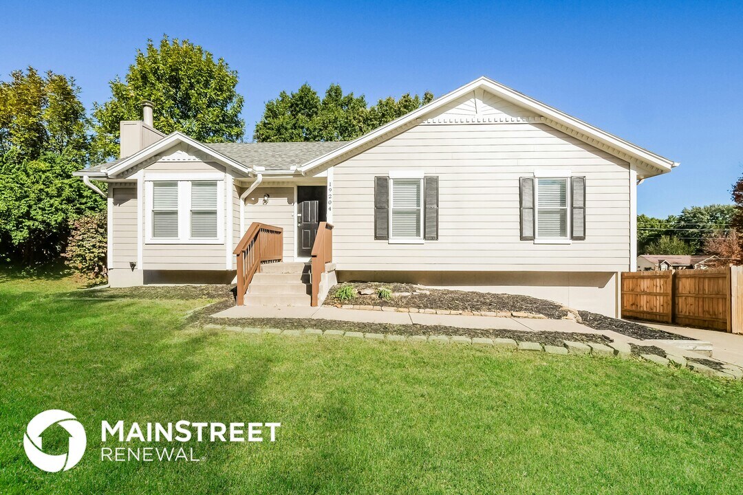 19204 E 31st Terrace Dr S in Independence, MO - Building Photo