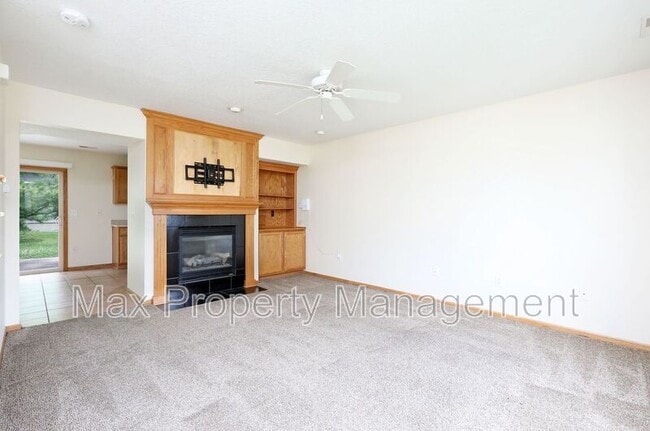 5907 Townsend Ave in Urbandale, IA - Building Photo - Building Photo