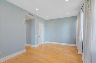 4 Beacon Way in Jersey City, NJ - Building Photo - Building Photo