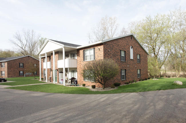 Colonial Village in Hudsonville, MI - Building Photo - Building Photo