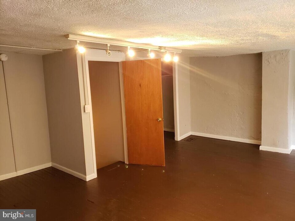 114 N 3rd St in Philadelphia, PA - Building Photo