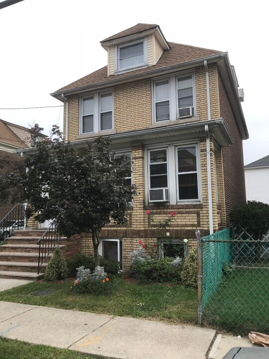 276 Desoto Pl, Unit 2 in Fairview, NJ - Building Photo