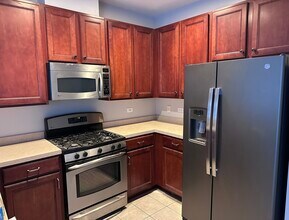 2256 Pembridge Dr in Lake In The Hills, IL - Foto de edificio - Building Photo