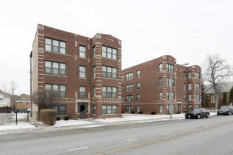 Erie Lake Apartments in Maywood, IL - Foto de edificio - Building Photo