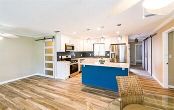 1900 Benjamin Franklin Dr in Sarasota, FL - Building Photo - Building Photo