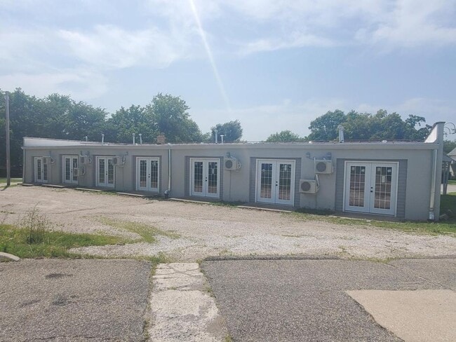 1104 W Broadway St in Webb City, MO - Building Photo - Building Photo