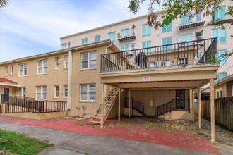 660 3rd Ave S-Unit -Unit 1 in St. Petersburg, FL - Building Photo - Building Photo
