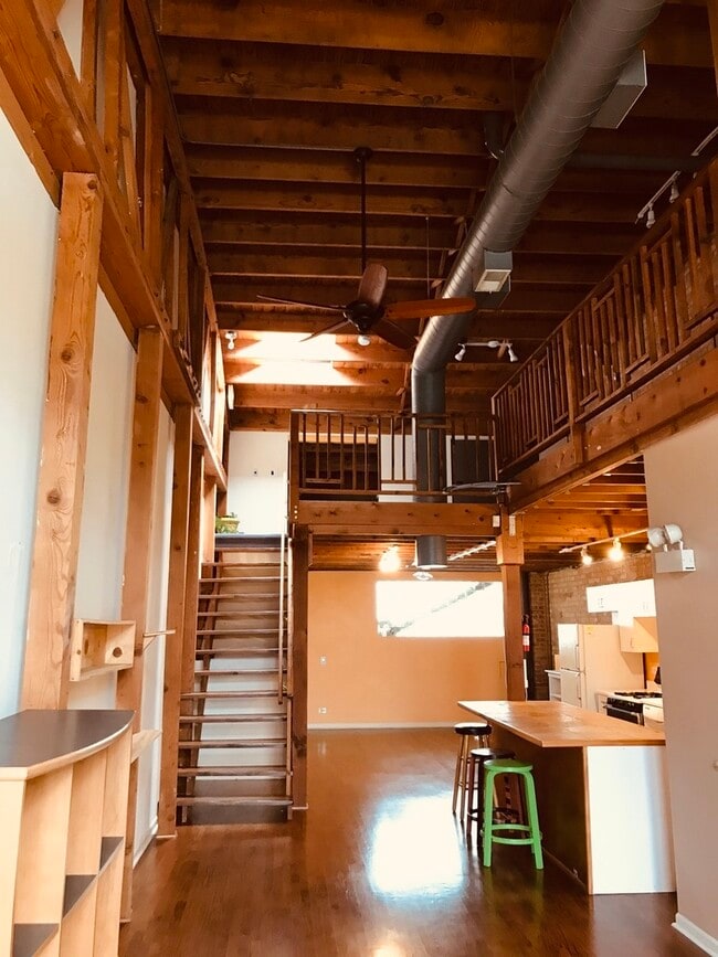 1322 Oakton St in Evanston, IL - Building Photo - Building Photo