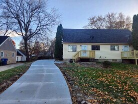 1627 E Glenwood Dr in Des Moines, IA - Building Photo