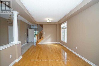 3132 Velmar Dr in Mississauga, ON - Building Photo - Building Photo