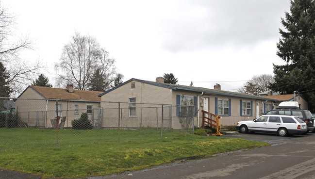 7303-7317 SE 70th Ave in Portland, OR - Foto de edificio - Building Photo