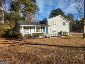 1682 Charmeth Rd in Lithonia, GA - Building Photo