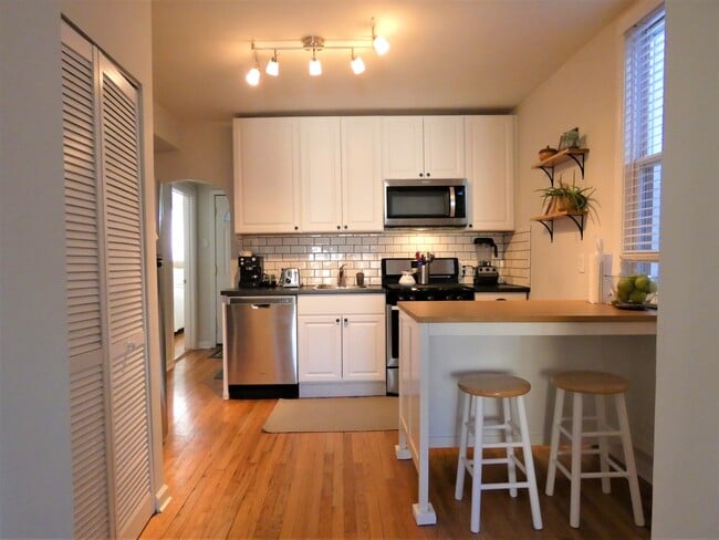 1929 N Richmond St, Unit 2