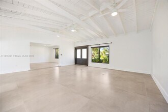8401 SW 142nd St in Palmetto Bay, FL - Building Photo - Building Photo