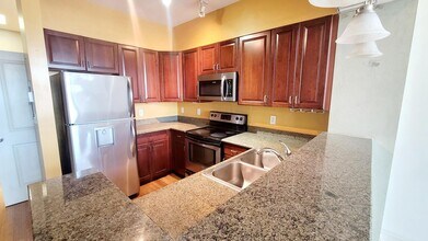 1333 W Broad St, Unit 514 in Richmond, VA - Foto de edificio - Building Photo