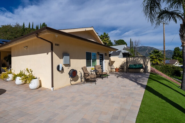 6907 Estepa Dr in Tujunga, CA - Building Photo - Building Photo