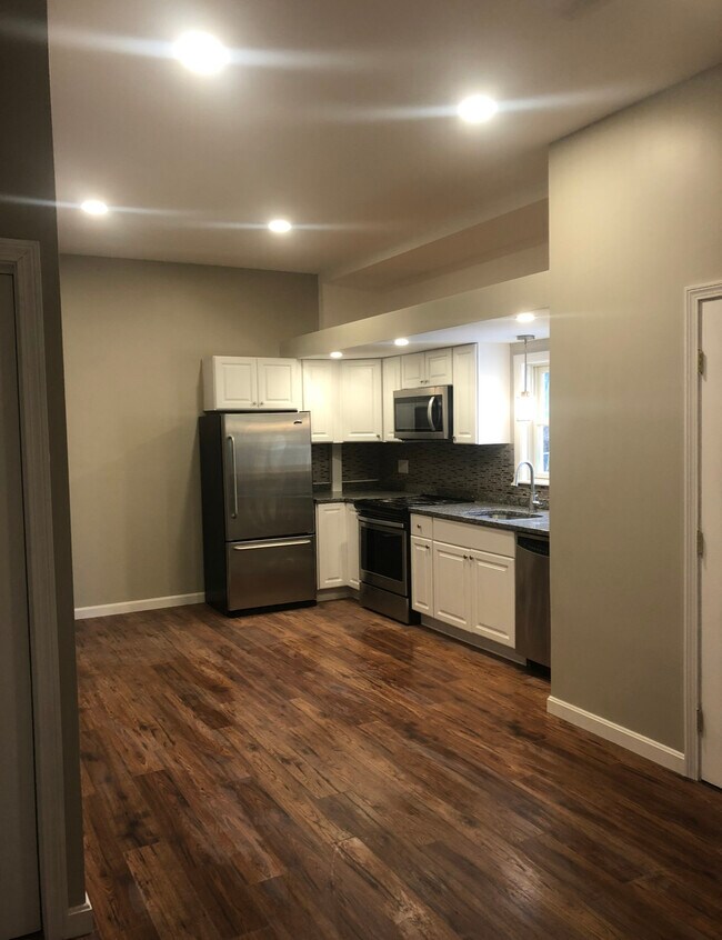 104 Gregory Island Rd in South Hamilton, MA - Building Photo - Building Photo