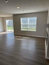 4733 171st St in Urbandale, IA - Foto de edificio - Building Photo