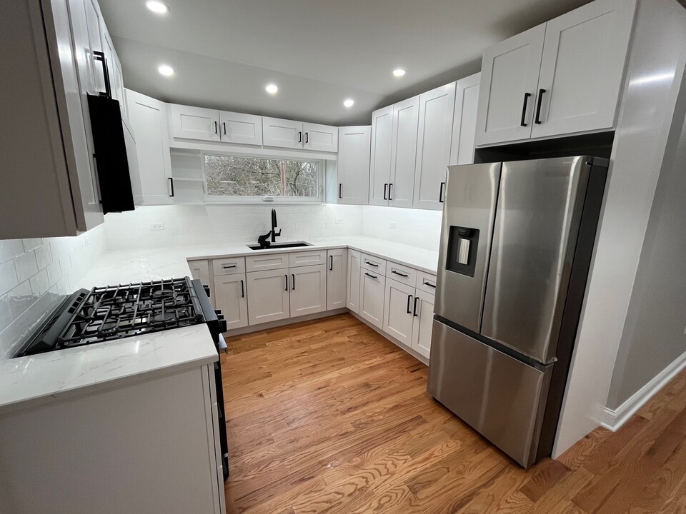 6427 Elm St in Morton Grove, IL - Building Photo