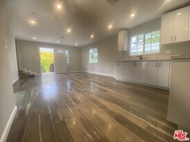 8448 Fenwick St in Los Angeles, CA - Building Photo