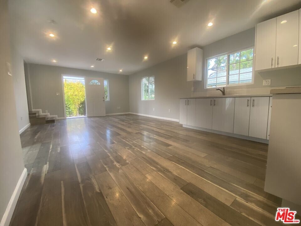 8448 Fenwick St in Los Angeles, CA - Building Photo