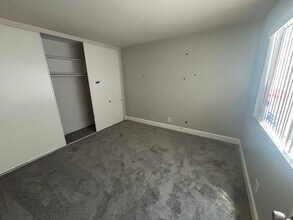 27063 Crossglade Ave in Santa Clarita, CA - Building Photo - Building Photo
