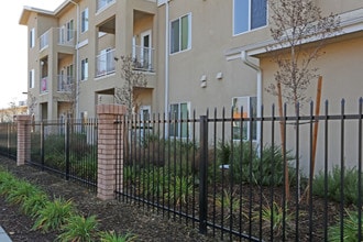 Sierra View Terraces in Reedley, CA - Building Photo - Building Photo