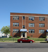 1600 Independence Ave SE in Washington, DC - Foto de edificio - Building Photo