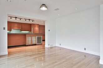 46 Sandringham Dr. in Toronto, ON - Building Photo - Building Photo