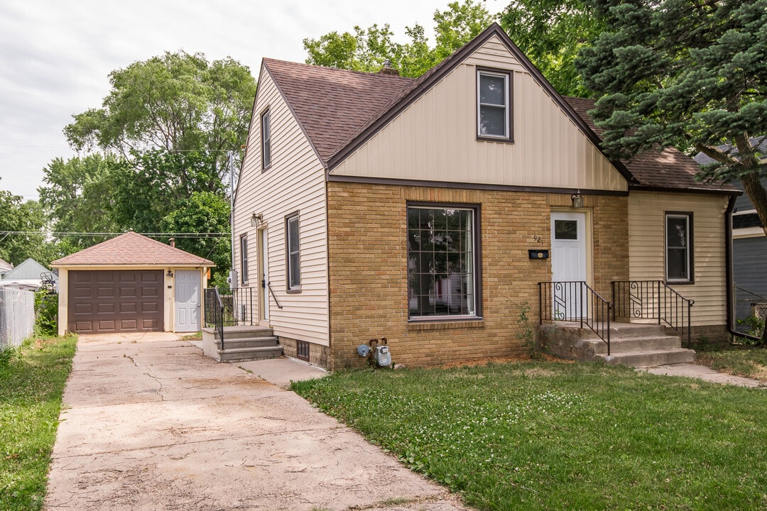 921 11th St SE in Rochester, MN - Building Photo