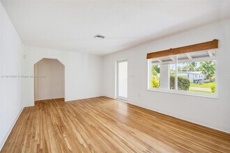 385 NE 117th St in Miami, FL - Building Photo - Building Photo