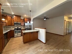 37891 Nettie Connett Dr in Sandy, OR - Building Photo - Building Photo